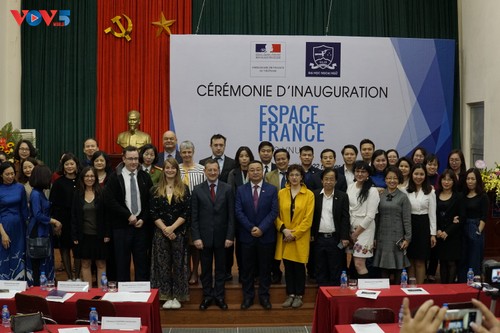 Le premier Espace France de Hanoi - ảnh 1