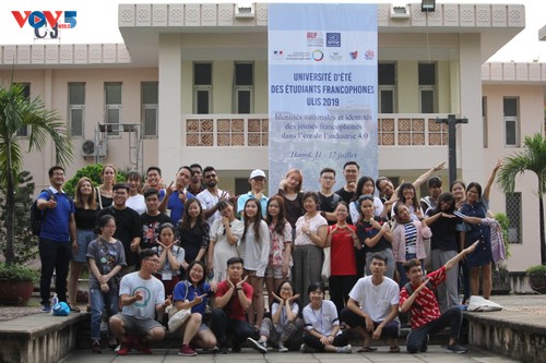 «Photo de famille» de l’Université d’été 2019:  Une communauté francophone en devenir  - ảnh 6