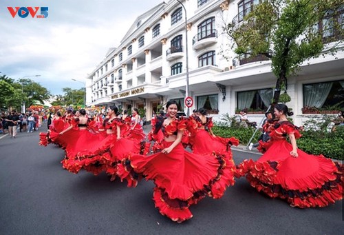 Ouverture du festival de rue à Huê - ảnh 2