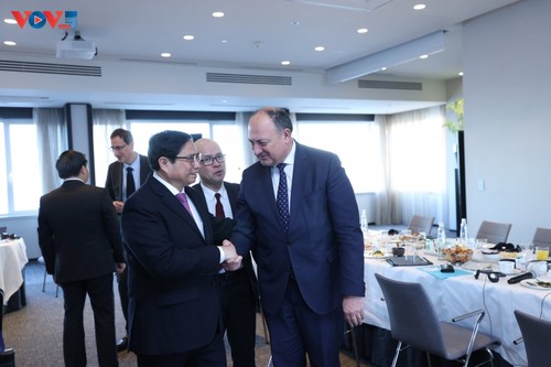 Pham Minh Chinh rencontre des chefs d’entreprises belges - ảnh 1