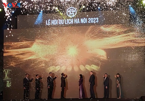 Ouverture du Festival du Tourisme de Hanoi 2023 - ảnh 1