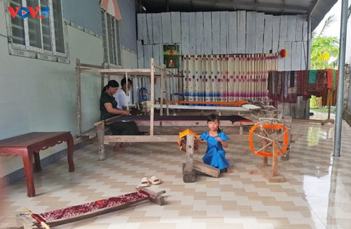 Tinh hoa nghề dệt thổ cẩm Khmer ở xã An Cư, tỉnh An Giang - ảnh 1