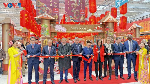 Tết Việt rực rỡ tại Pháp: Thương hiệu Việt khẳng định vị thế ở hệ thống Carrefour  - ảnh 1