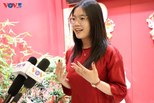 Du học sinh tại Bắc Kinh (Trung Quốc) đặt niềm tin vào đại biểu Quốc hội khóa mới	 - ảnh 2