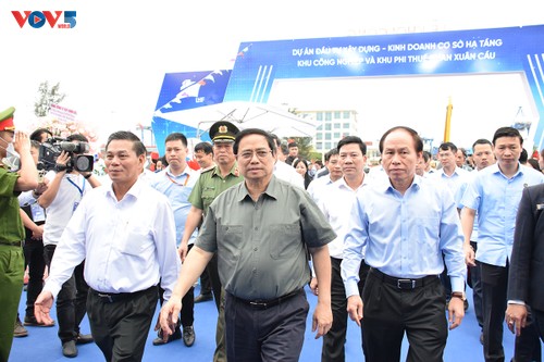 พิธีเปิดโครงการลงทุนก่อสร้างและประกอบธุรกิจโครงสร้างพื้นฐานนิคมอุตสาหกรรมและเขตปลอดอากรซวนเก่า  - ảnh 1