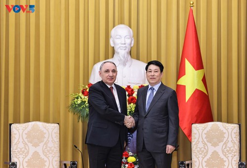 ประธานประเทศเลืองเกื่องให้การต้อนรับหัวหน้าสำนักงานอัยการสูงสุดอาเซอร์ไบจาน - ảnh 1