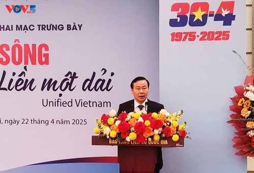 เปิดนิทรรศการเกี่ยวกับการรวมประเทศเป็นเอกภาพ - ảnh 1