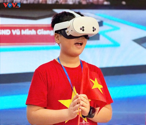 นิทรรศการดิจิทัล “หวนมองช่วงเวลาอันศักดิ์สิทธิ์”  - ảnh 2