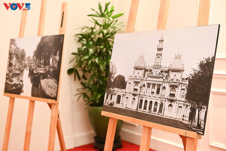 Presidente de Vietnam y su homólogo húngaro inauguran exposición fotográfica de Dezso Bozoky - ảnh 3
