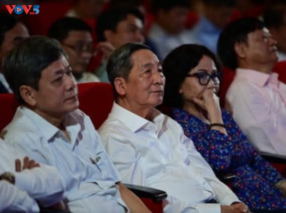 Encuentro intergeneracional en La Voz de Vietnam por el centenario de la prensa revolucionaria - ảnh 1