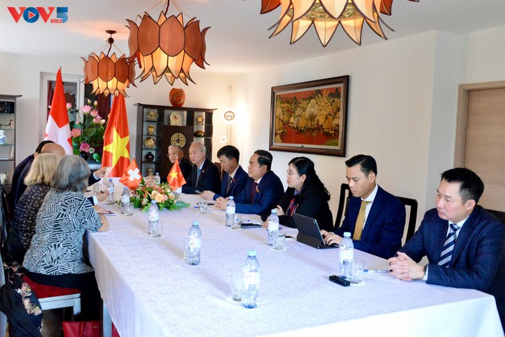 Asociación de Amistad Suiza-Vietnam, puente para estrechar los lazos bilaterales - ảnh 1