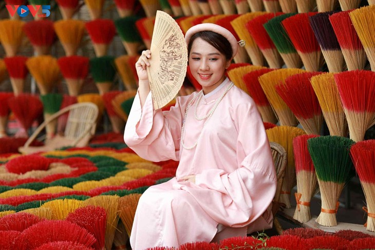 Aldea de inciensos artesanales Thuy Xuan: un destino imprescindible en Hue - ảnh 2
