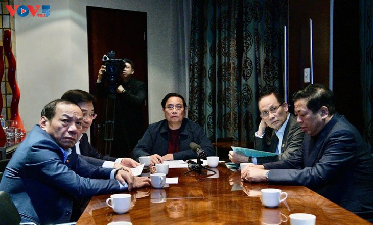 Gobierno de Vietnam moviliza todos los recursos para atender a la población tras inundaciones en el Centro Sur - ảnh 1