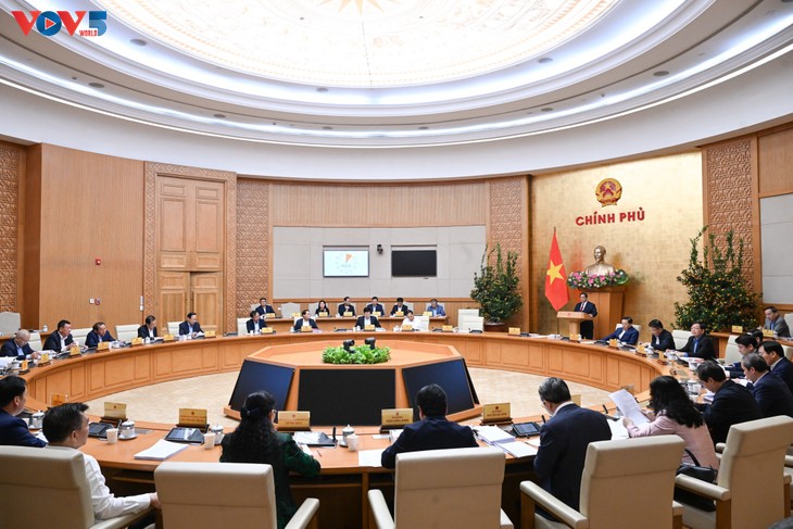 Gobierno vietnamita impulsa reducción de trámites administrativos y cargas para ciudadanos y empresas - ảnh 1