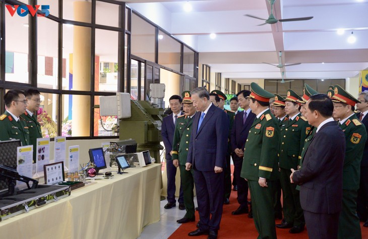 La Academia Técnica Militar debe liderar la investigación, afirma Secretario General del PCV   - ảnh 2