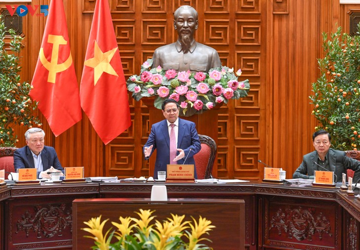 Primer ministro vietnamita aboga por una gestión de los combustibles con equilibrio de intereses - ảnh 1