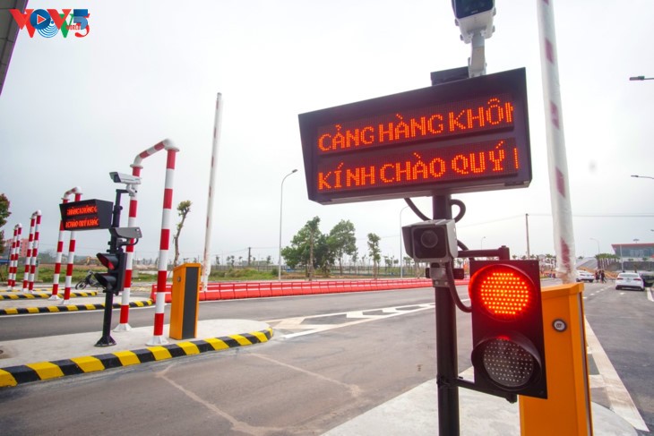 Aeropuerto Internacional de Van Don en funcionamiento - ảnh 2