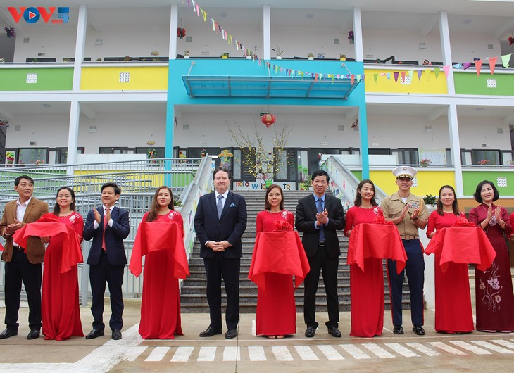 Estados Unidos financia escuelas y centro médico en Quang Binh - ảnh 1