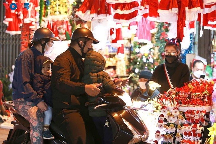 La calle Hang Ma se pone espléndida a medida que se acerca la Navidad - ảnh 9