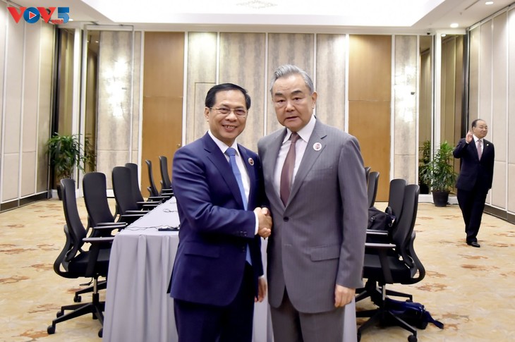 À Kuala Lumpur, Bùi Thanh Son multiplie les accords - ảnh 2