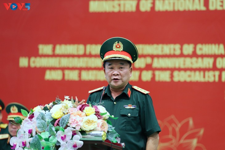 Défilé du 2 septembre: Chinois, Russes, Laotiens et Cambodgiens aux côtés des militaires vietnamiens - ảnh 4