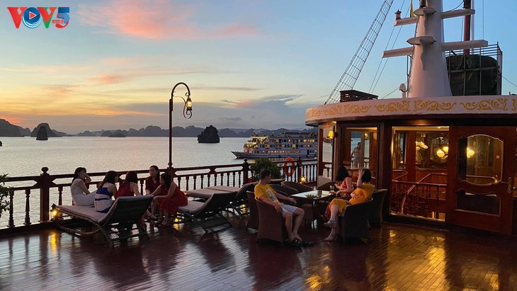 La baie d’Ha Long parmi les 50 plus belles merveilles naturelles du monde - ảnh 8