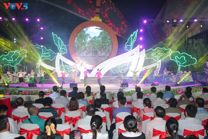 Festival to promote tourism, agricultural products opens in Bac Lieu - ảnh 1