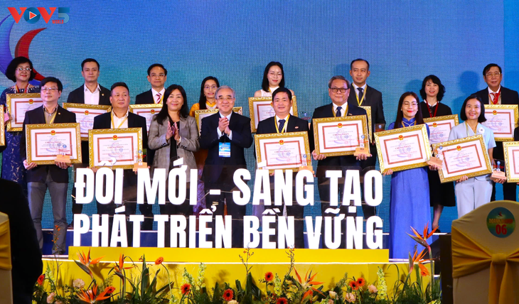 Outstanding businesses, entrepreneurs honored nationwide - ảnh 1