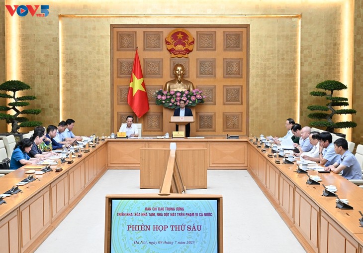 PM Vietnam, Pham Minh Chinh Minta Harus Hapuskan “Rumah Sementara –Rumah Borok” untuk Semua Keluarga Yang Berjasa Kepada Revolusi - ảnh 1