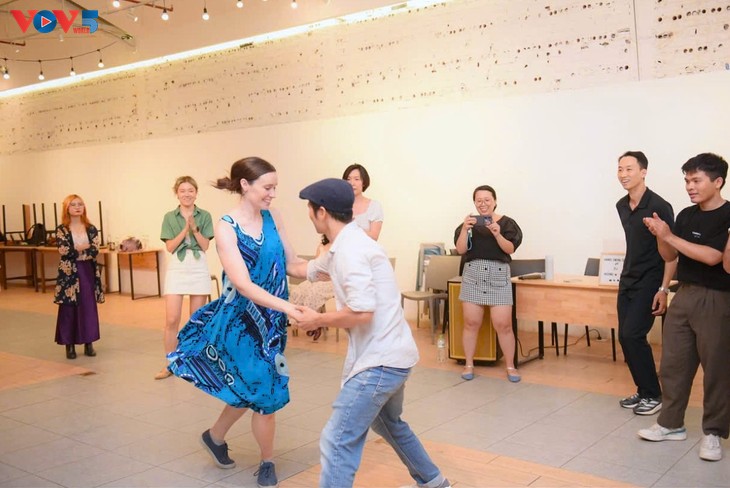 Hanoi Swing Dancing: Tempat untuk Menghubungkan Komunitas - ảnh 1