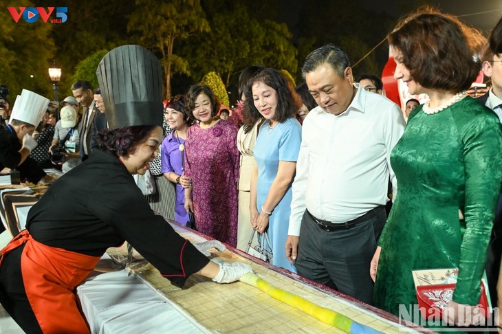 Pho-Festival 2025 in Hanoi: Quintessenz der vietnamesischen Pho-Nudeln  - ảnh 2