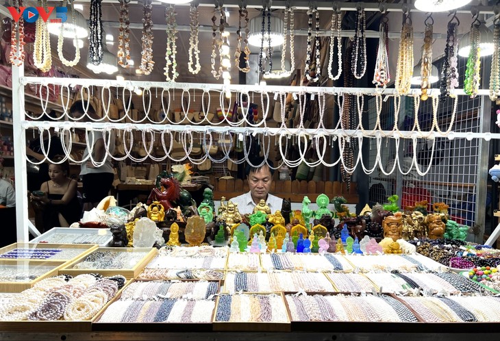 Lebhafter Nachtmarkt von Phu Quoc - ảnh 2