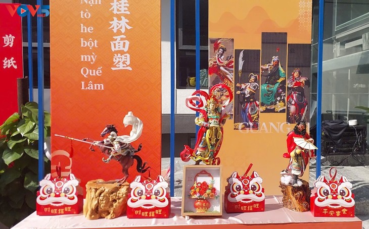 Eröffnung der Kultur-, Tourismus-, Wissenschafts- und Technologiewoche Guangxis in Hanoi - ảnh 1