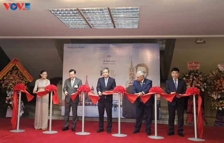 Eröffnung der Sonderausstellung „Die Spuren Ho Chi Minhs in der Heimat der Oktoberrevolution“ - ảnh 1