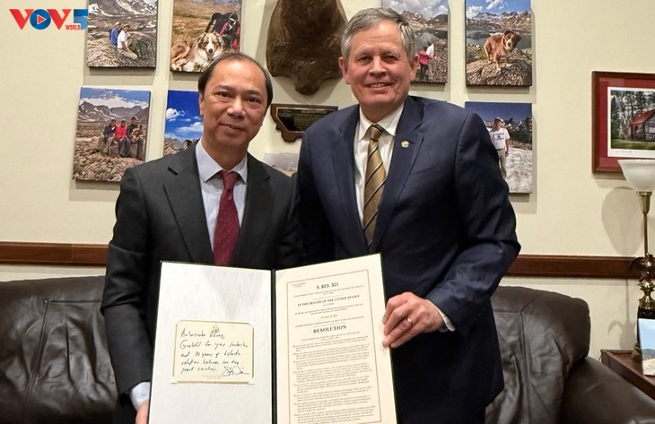 US-Senator will Zusammenarbeit mit Vietnam weiter ausbauen - ảnh 1