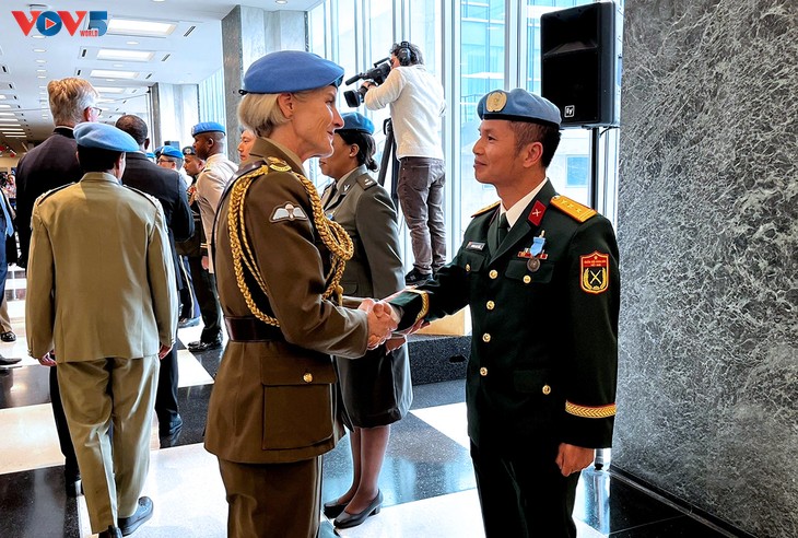 À New York, l’ONU rend hommage aux Casques bleus pour 77 ans d’opérations de paix - ảnh 3