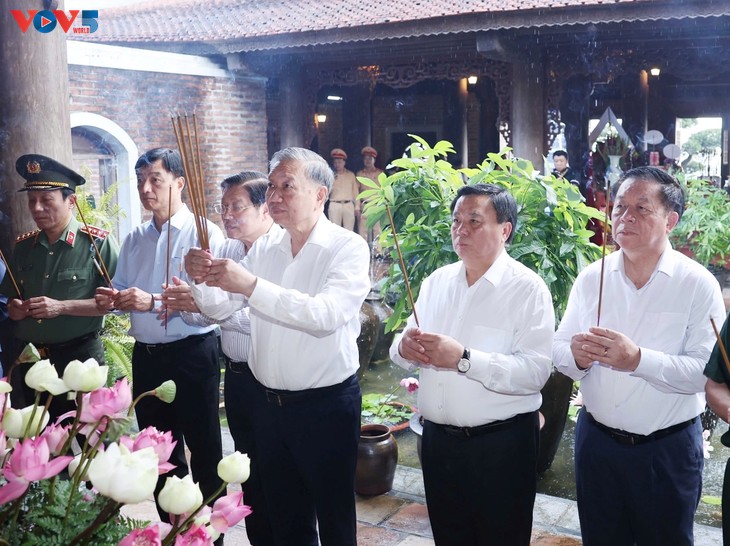 Le secrétaire général Tô Lâm rend hommage au Président Hô Chi Minh - ảnh 1