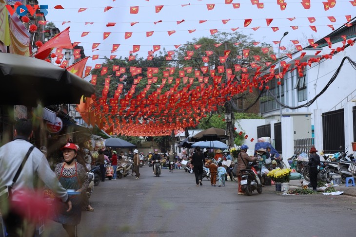 Le Têt des génies du Foyer, une tradition vivante au cœur des familles vietnamiennes - ảnh 1