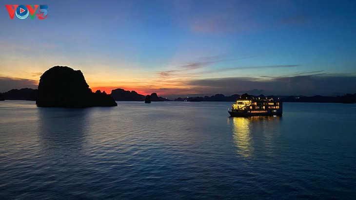 Teluk Ha Long lolos masuk ke Besar 50 Keajaiban  yang paling indah  di dunia - ảnh 10