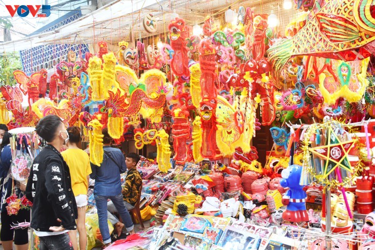 Festival Medio Musim Gugur Ha Noi yang bercorak - ảnh 1