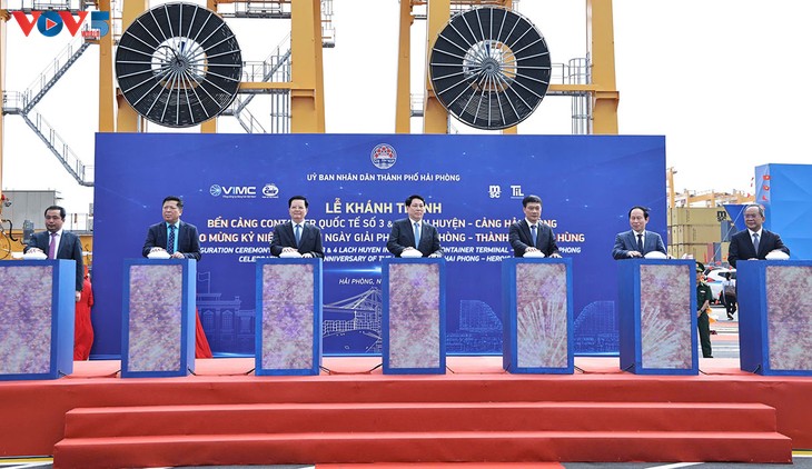 Presiden Vietnam, Luong Cuong Hadiri Upacara Peresmian Pelabuhan Kontainer Internasional No. 3 dan No. 4 Lach Huyen  - ảnh 1