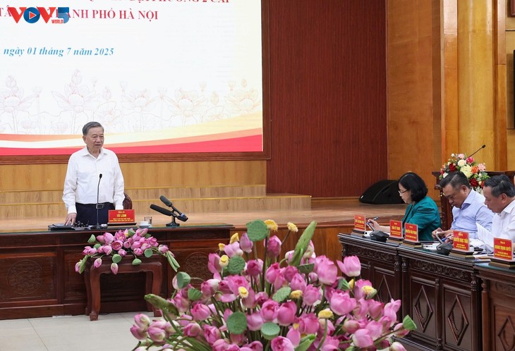 Sekjen  KS PKV To Lam Periksa Kegiatan Pemerintahan Daerah Dua Tingkat di Kota Hanoi - ảnh 1