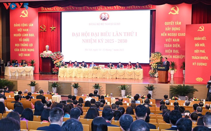 PM Pham Minh Chinh: Kemenlu Vietnam Kembangkan Peranan Pelopor Dalam Gelarkan Garis Politik Luar Negeri yang Independen dan Mandiri - ảnh 1