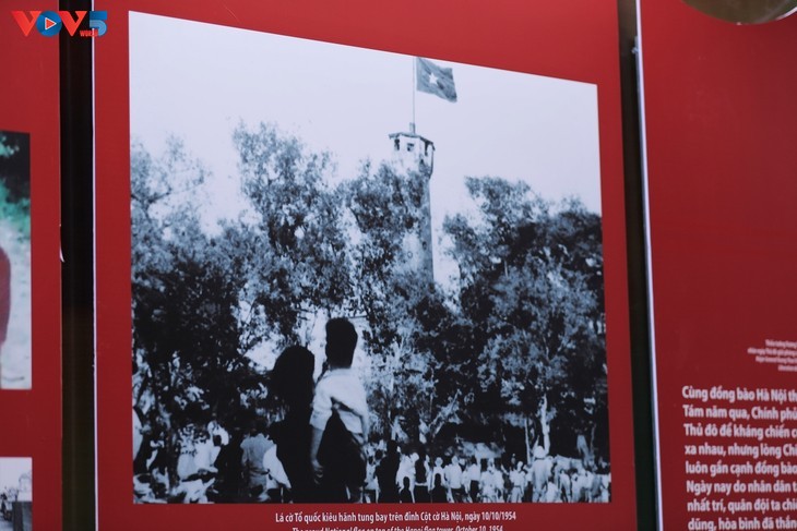 “Lagu Kemenangan yang Bergema Selamanya” Mencerminkan Sebuah Kota Hanoi yang Heroik pada Hari Pembebasan - ảnh 12