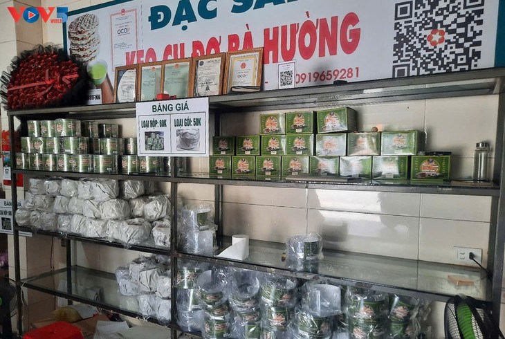 Melestarikan Kerajian Membuat Permen Cu Do Ha Tinh - ảnh 2