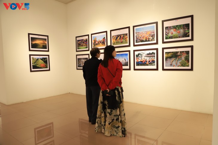 Pameran Foto : “Vietnam-Indonesia: Melalui Lensa Persahabatan“ - ảnh 15