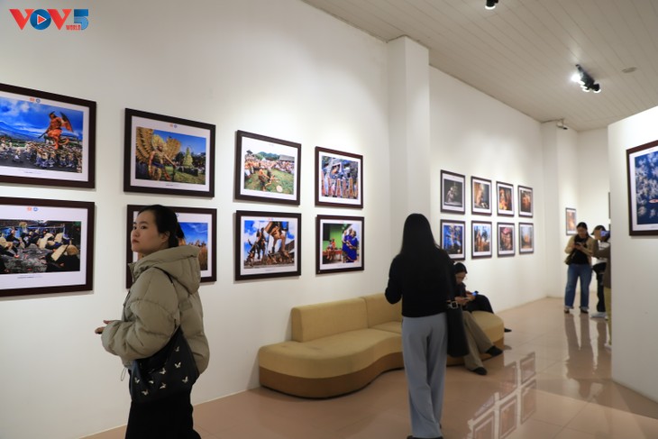 Pameran Foto : “Vietnam-Indonesia: Melalui Lensa Persahabatan“ - ảnh 5