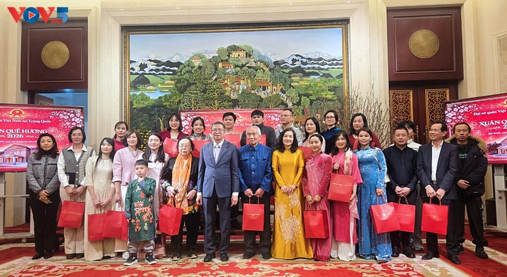 Perantau Vietnam Berbagi Kegembiraan Perayaan Hari Raya Tet dan Berkiblat ke Tanah Air - ảnh 1