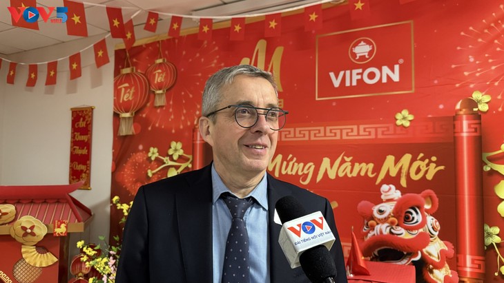 Hari Tet yang Bercorak di Prancis: Merek Vietnam Tegaskan Posisi di Jaringan Carrefour - ảnh 1