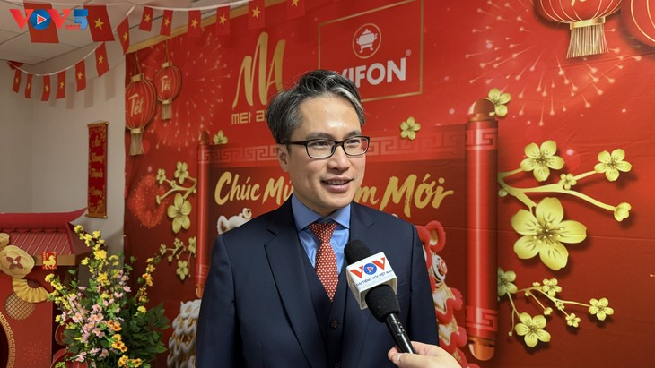 Hari Tet yang Bercorak di Prancis: Merek Vietnam Tegaskan Posisi di Jaringan Carrefour - ảnh 2